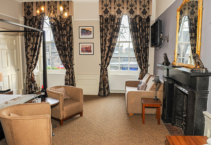 The Salisbury Hotel - Fourposter room