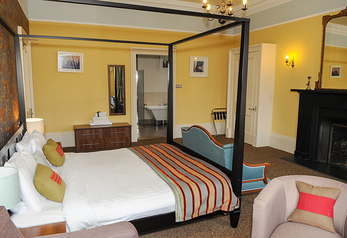 The Salisbury Hotel - Fourposter room
